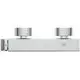 Brausearmatur in Chrom mit zwei Bedienelementen, designed von Ideal Standard. Rechteckige Grundform ohne sichtbare Befestigungen.